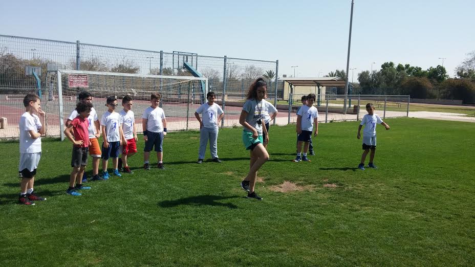 קרן נחמה בפעולה. אימון קורדינאציה לילדים (צילום: באדיבות הפועל עומר)